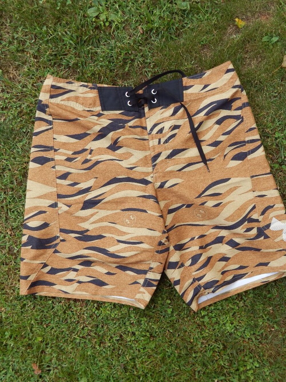 Under Armour Mens Board Shorts Size 36 Swimming Trunks Loose Fit